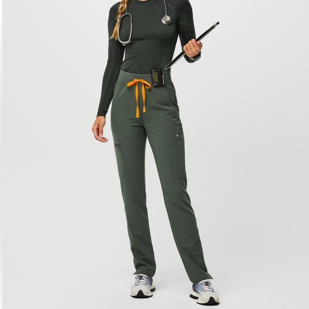 Women’s FIGS high waisted Yola scrub pants in color Moss, size XXS